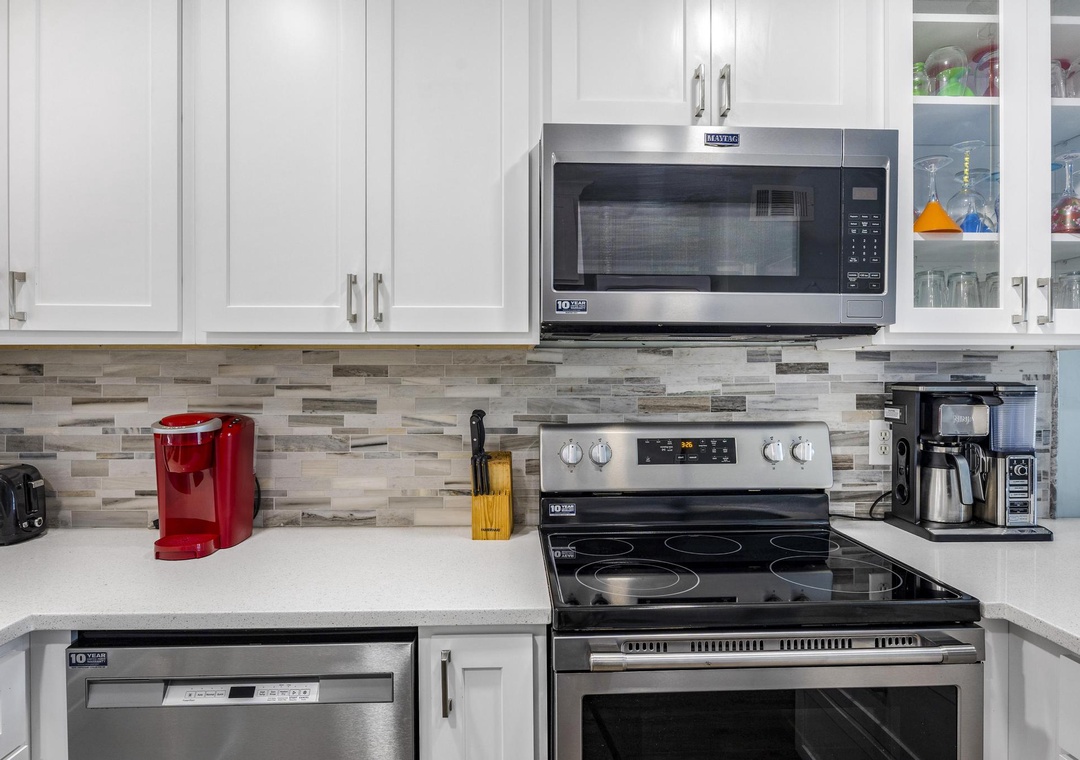 Kitchen with tile backsplash