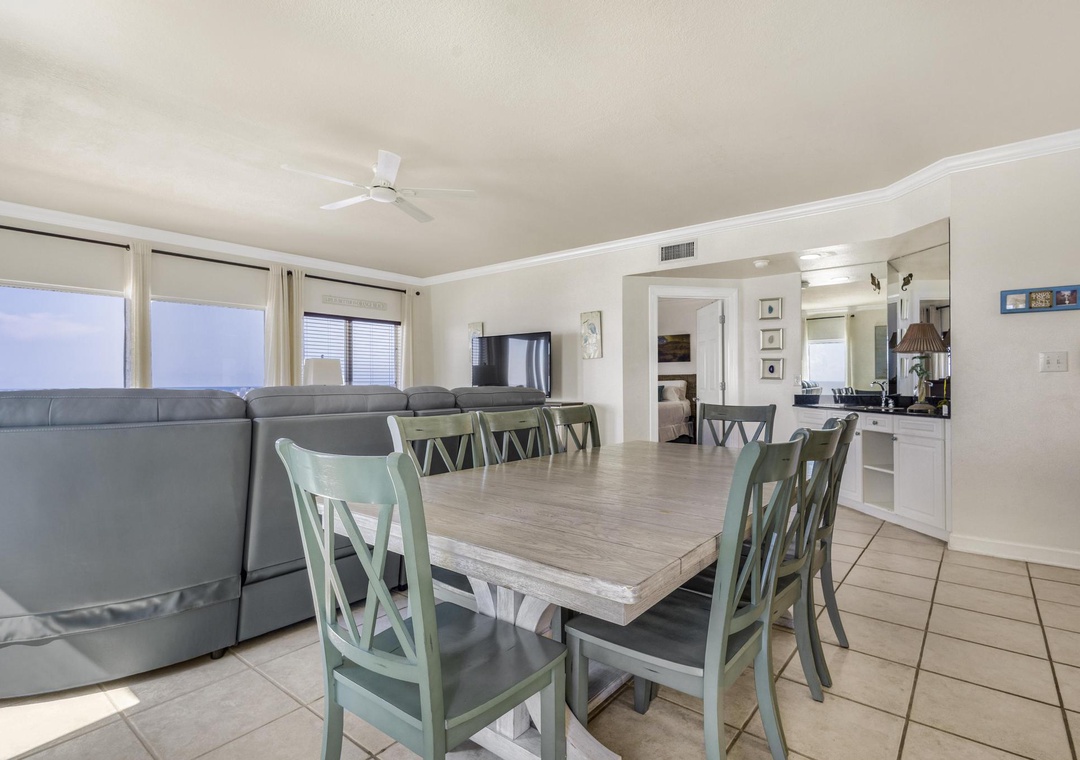 Seating for six at the dining table