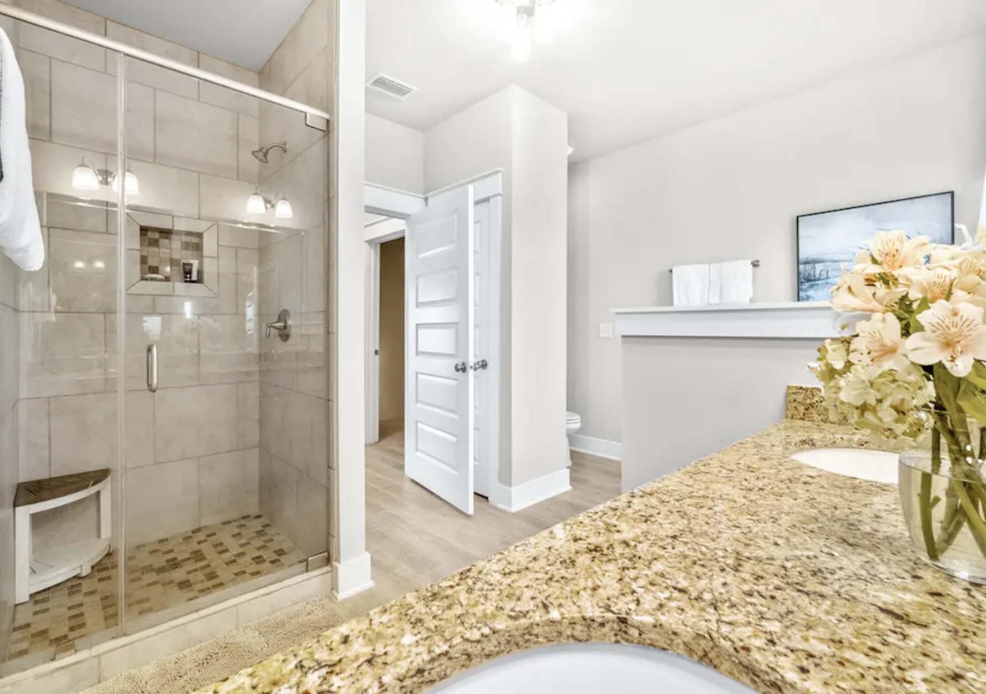 Third floor primary ensuite bathroom