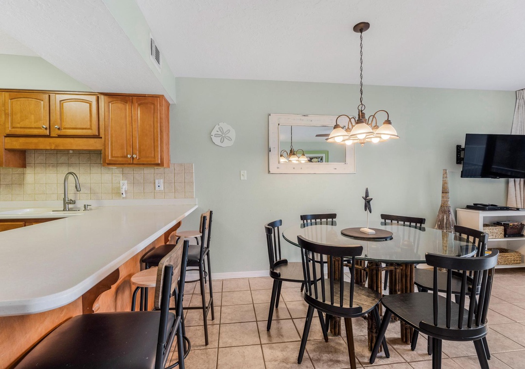 Eat-in kitchen bar seating
