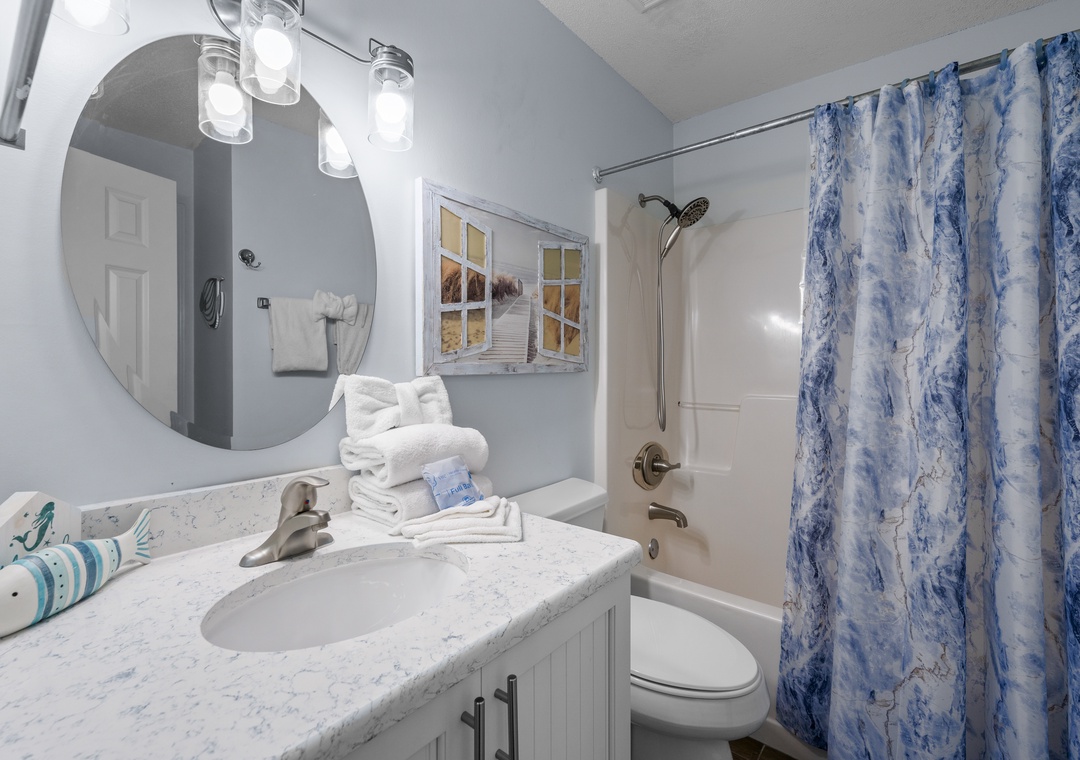 Guest bathroom with shower/tub combo