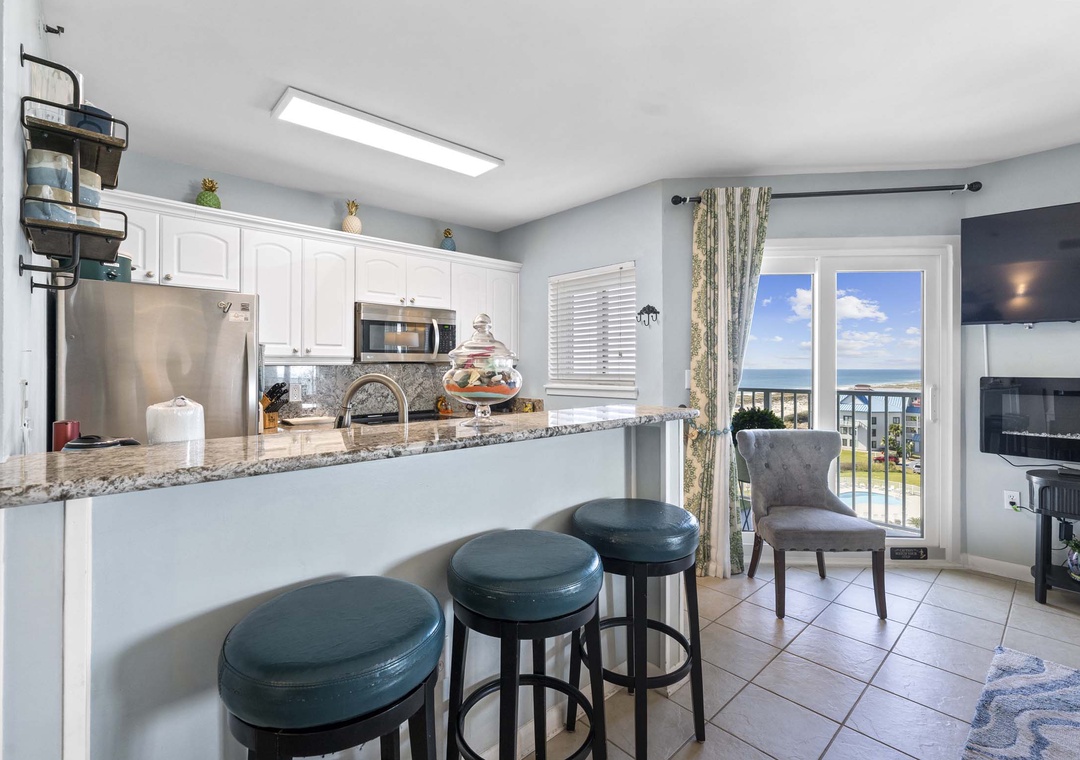 Eat-in kitchen bar seating