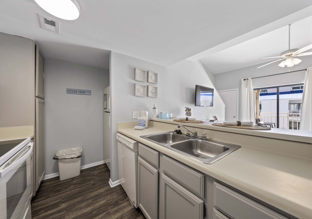 Full kitchen