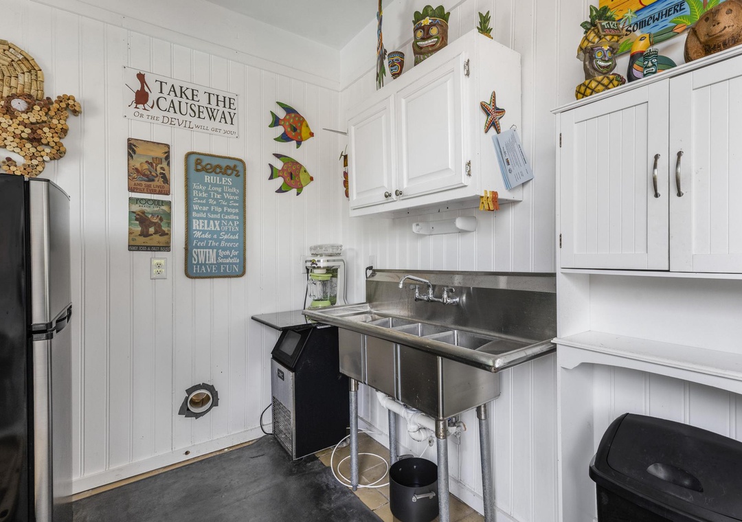Outdoor kitchen area