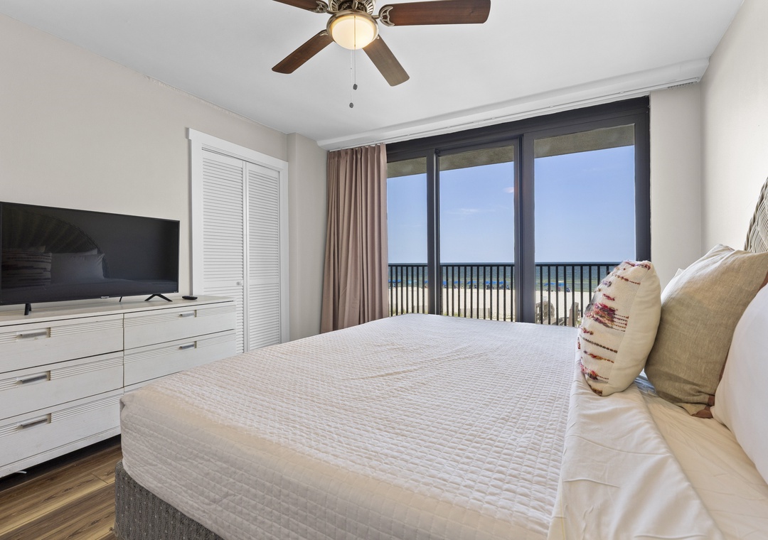 King primary suite with balcony access