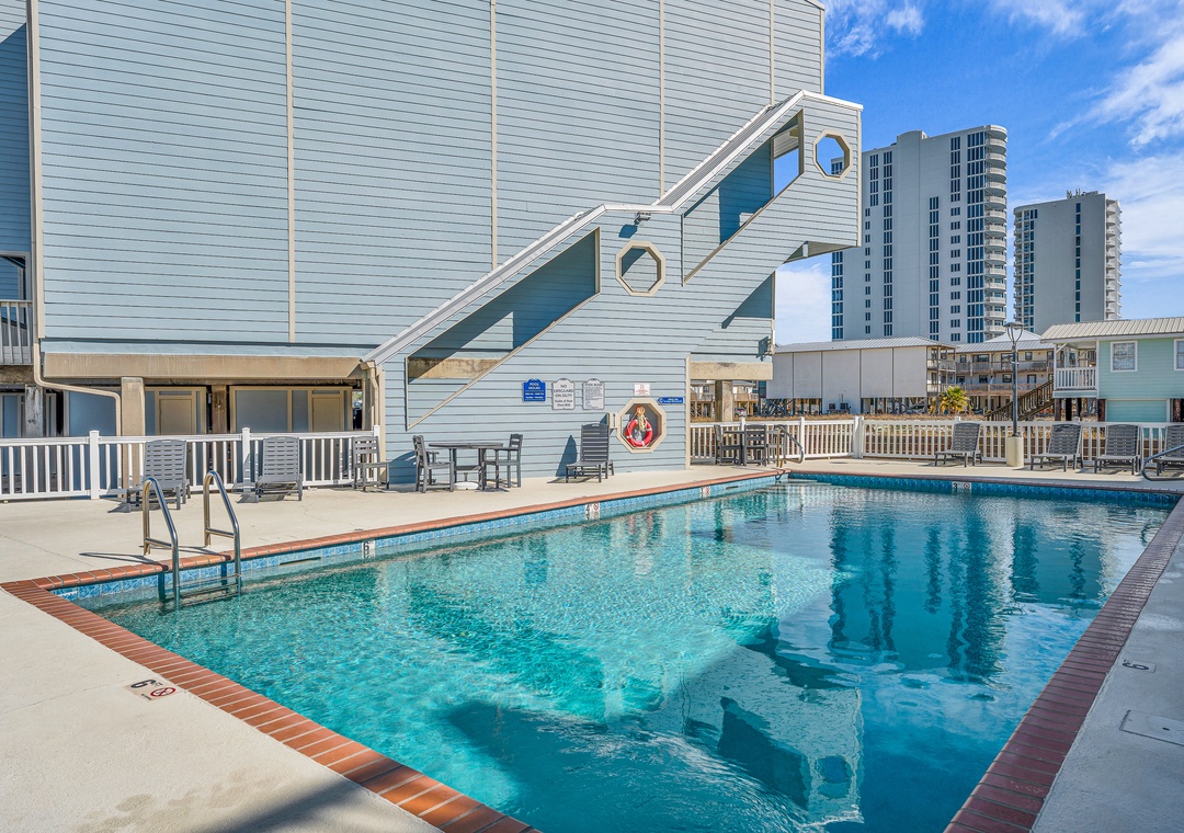 Summer House West community pool