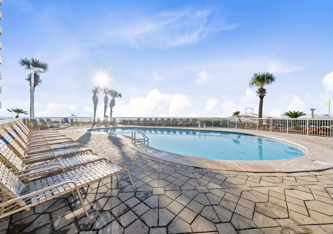 Seaside Beach & Racquet outdoor pool