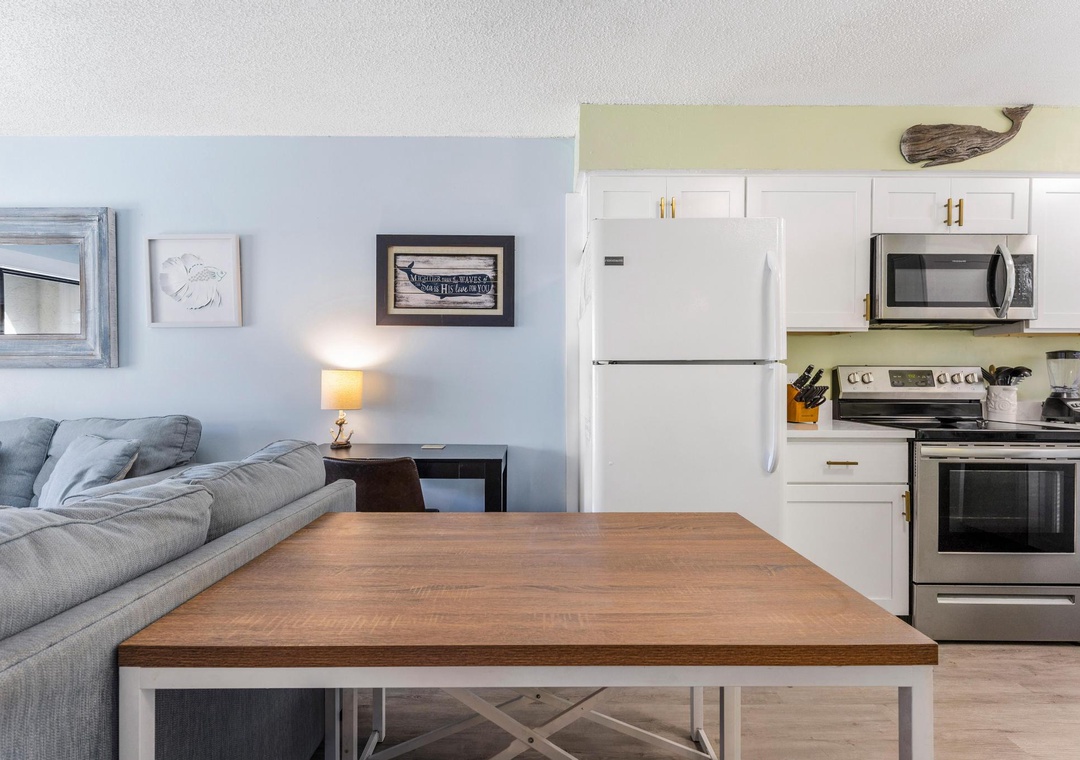 Dining area next to the kitchen
