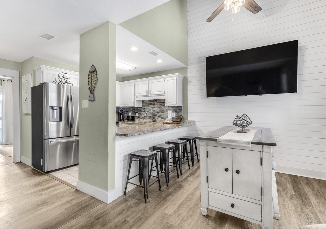 Eat-in kitchen bar seating