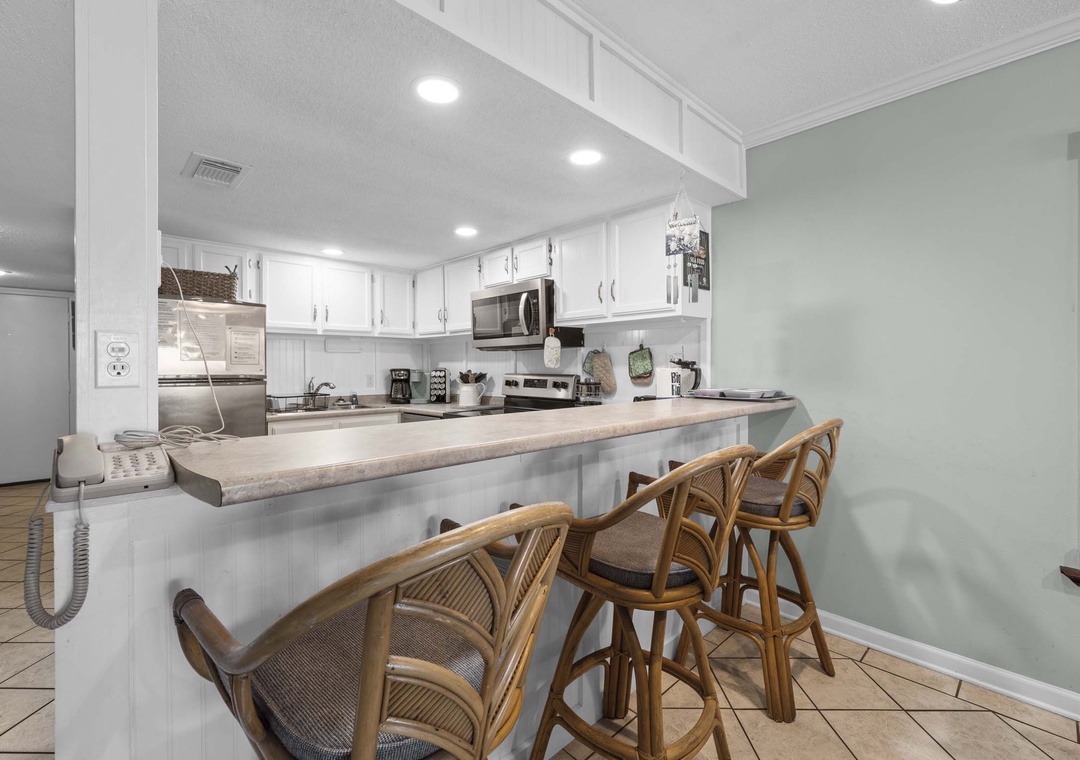 Eat-in kitchen bar seating