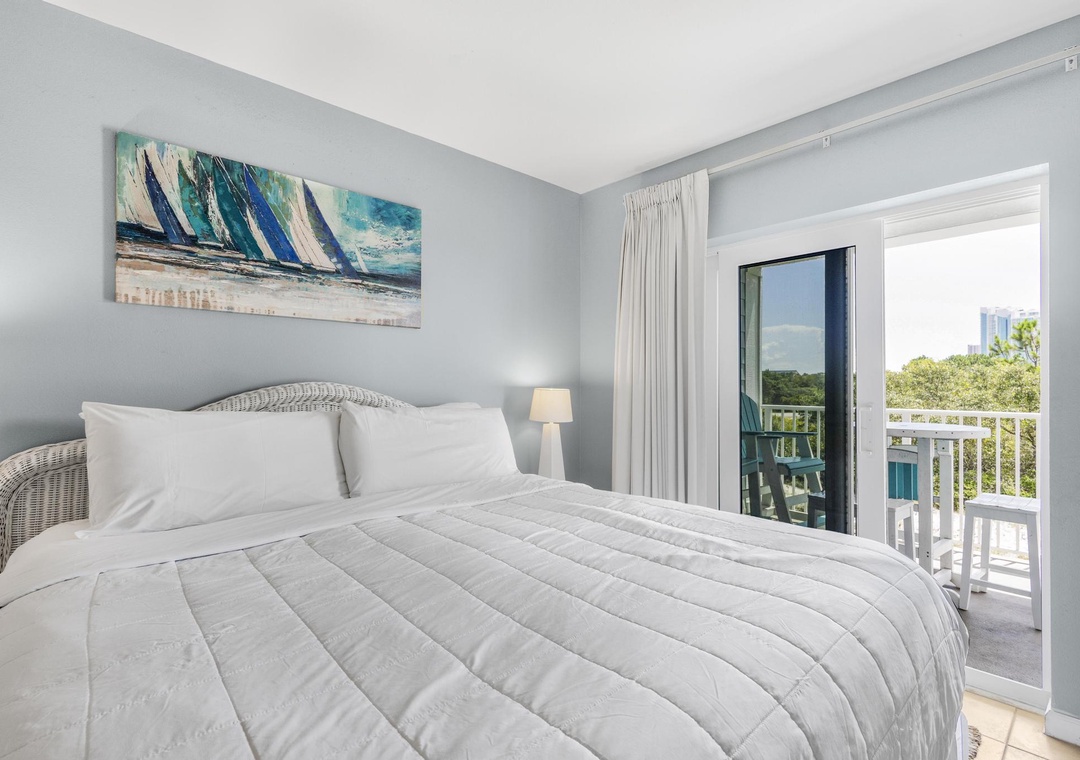 Primary suite with balcony access