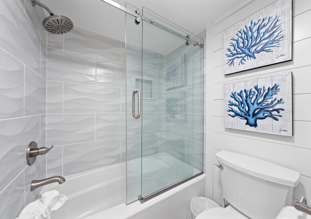 Guest bathroom with shower/tub combo