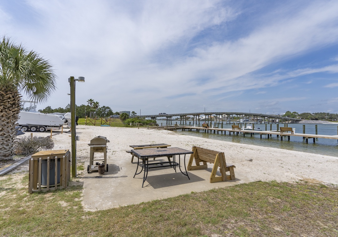 Grilling area on the river side