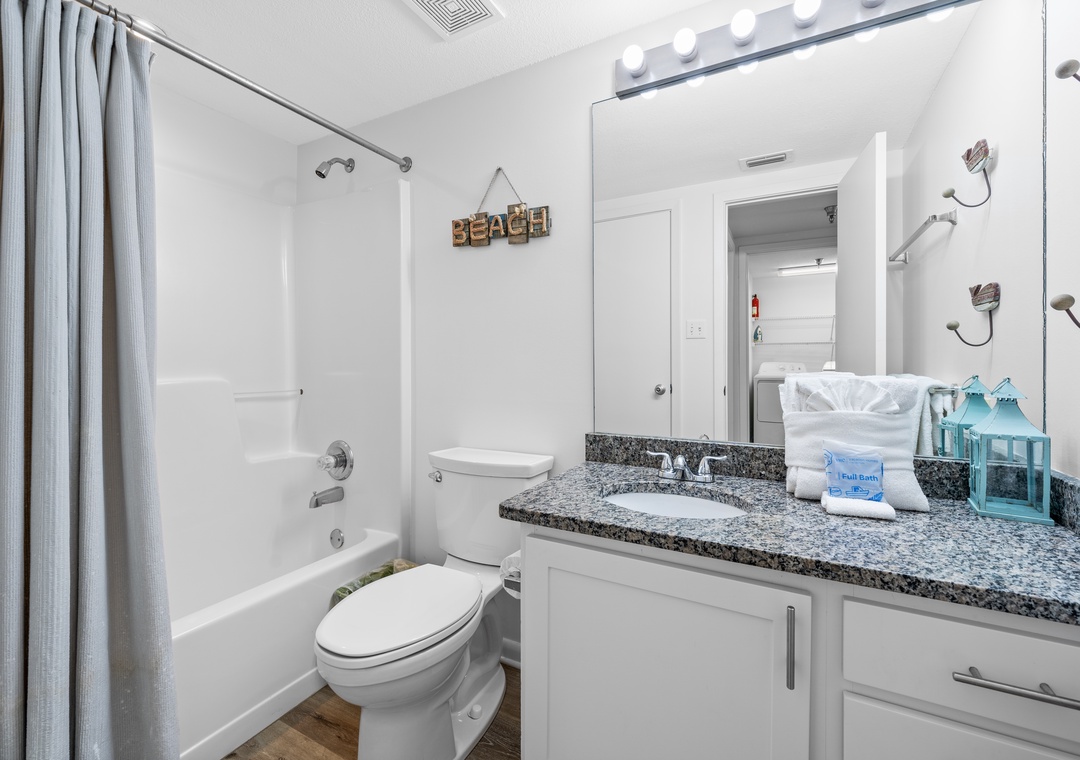 Guest ensuite bathroom 1