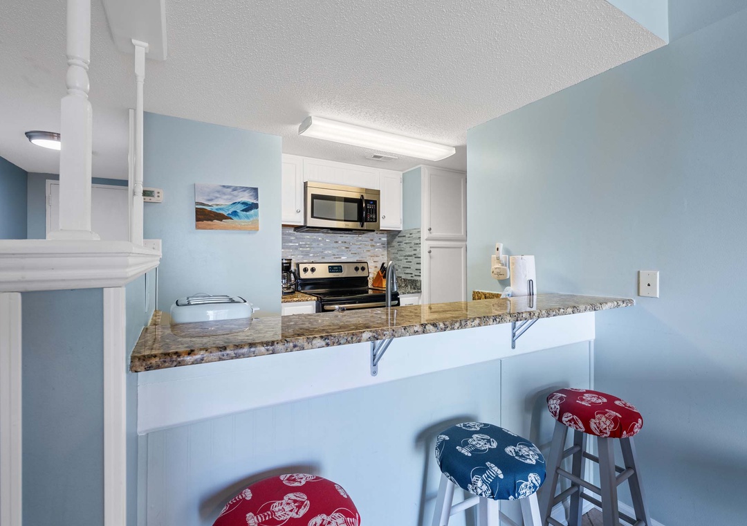 Eat-in kitchen bar seating