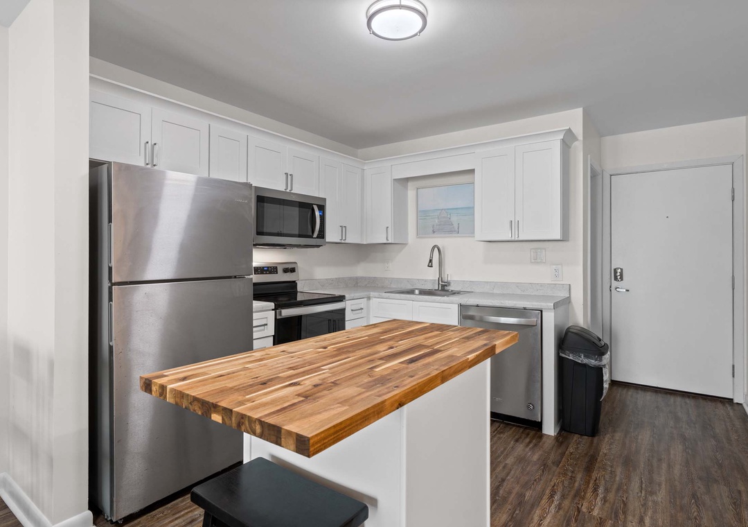 Full kitchen