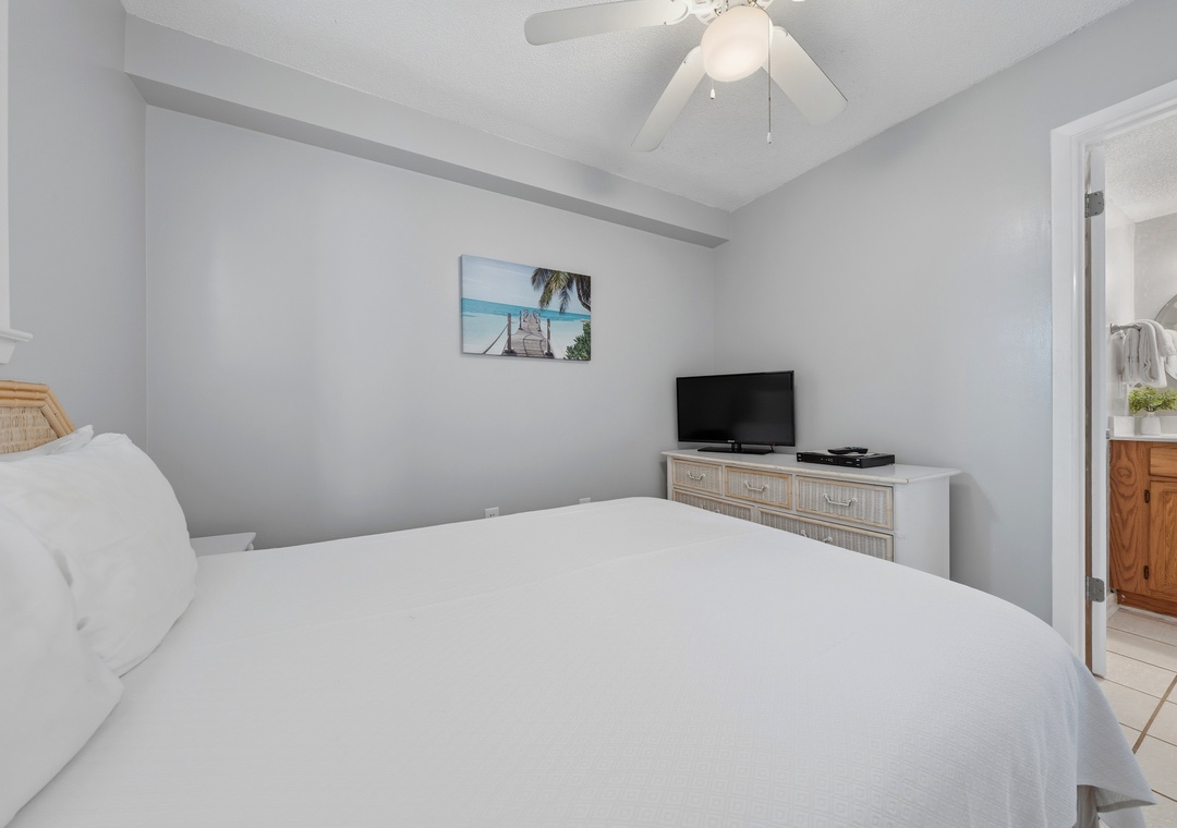 Queen guest bedroom 1