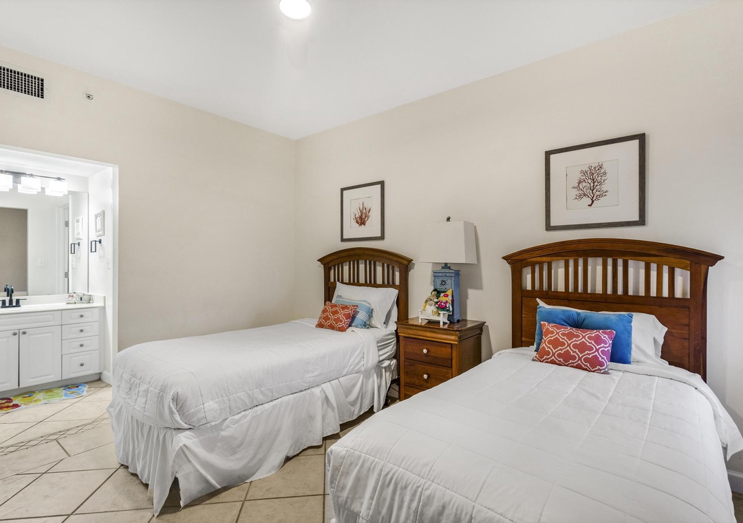 Guest bedroom 1 with two twin beds
