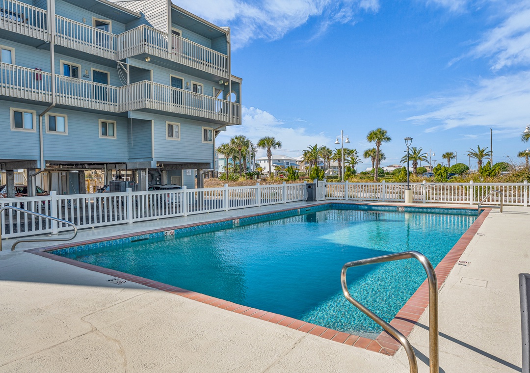 Summer House West community pool