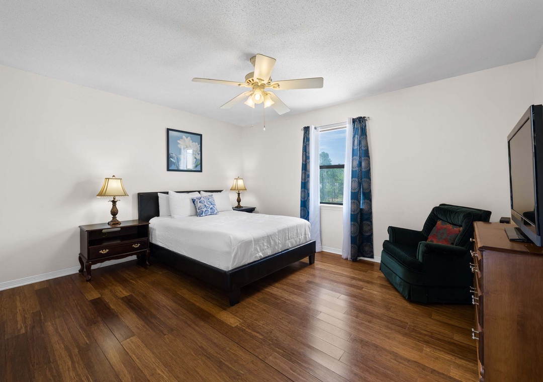 Queen guest bedroom 1