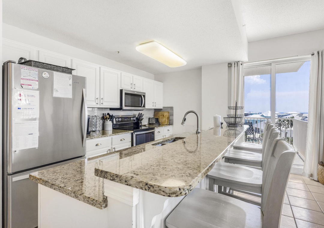 Eat-in kitchen bar seating
