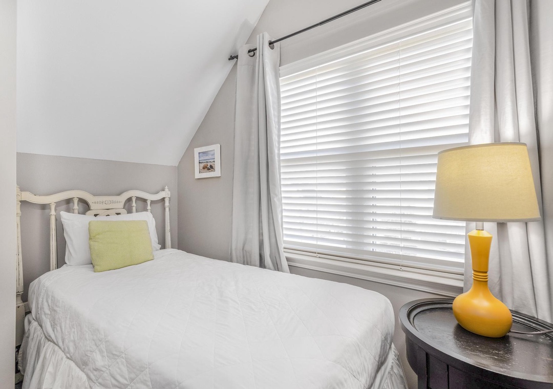 Twin bed in guest bedroom 2