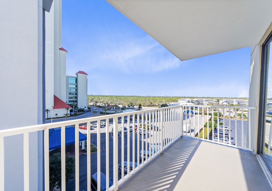Wraparound balcony access from guest bedroom 1