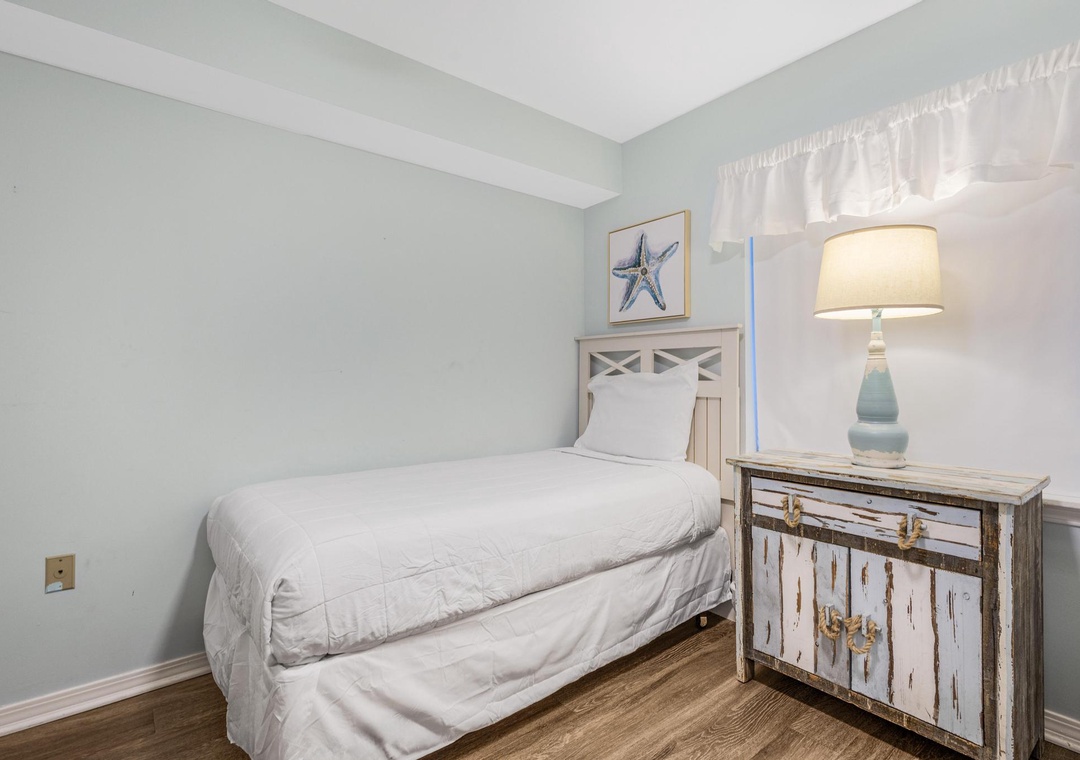 Twin guest bedroom