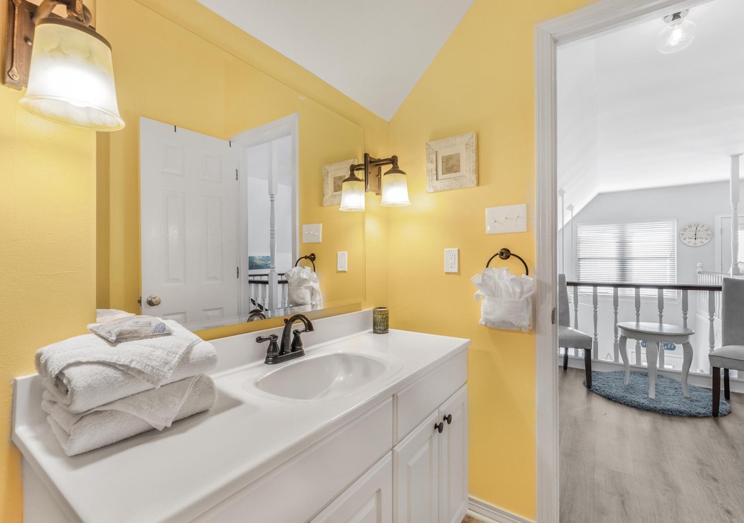 Second floor full bathroom