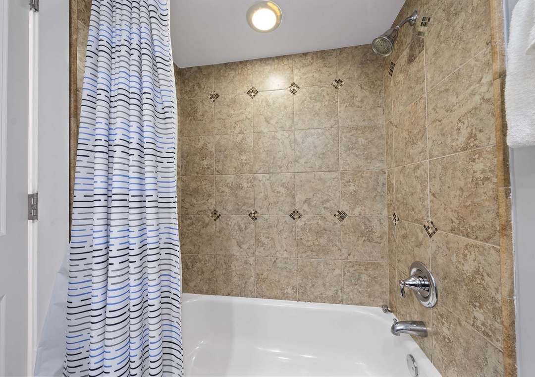 Guest bathroom with shower/tub combo