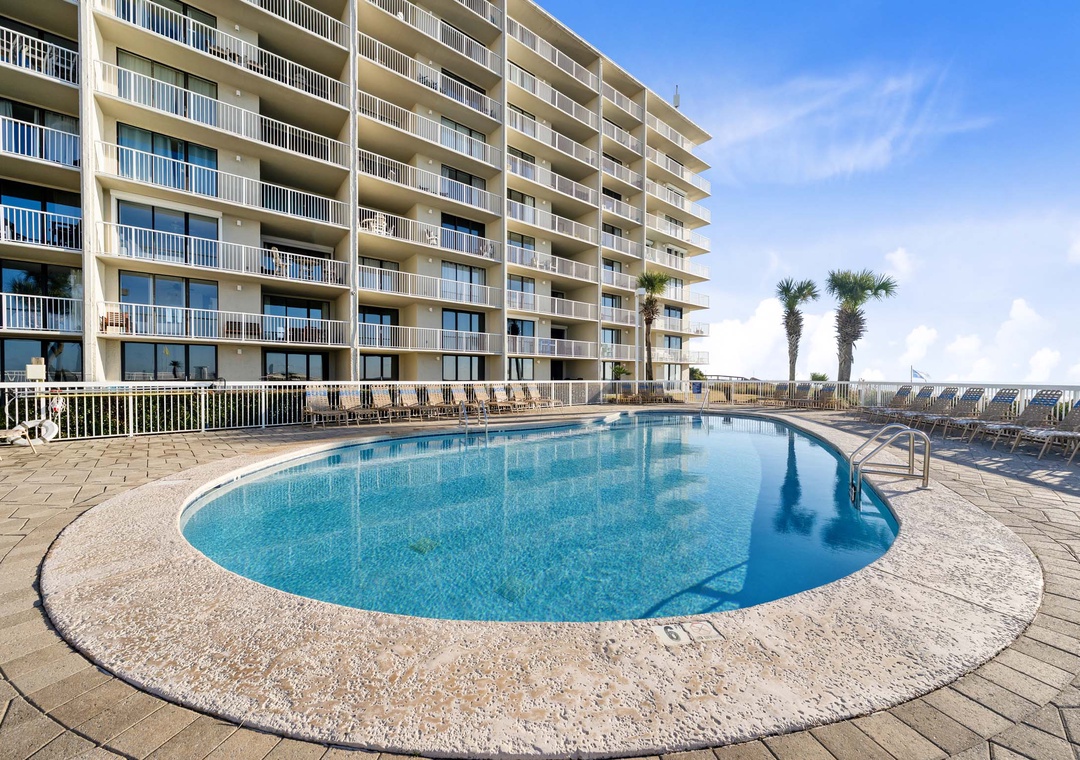 Seaside Beach & Racquet outdoor pool