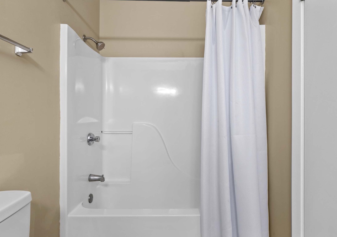 Guest bathroom with shower/tub combo