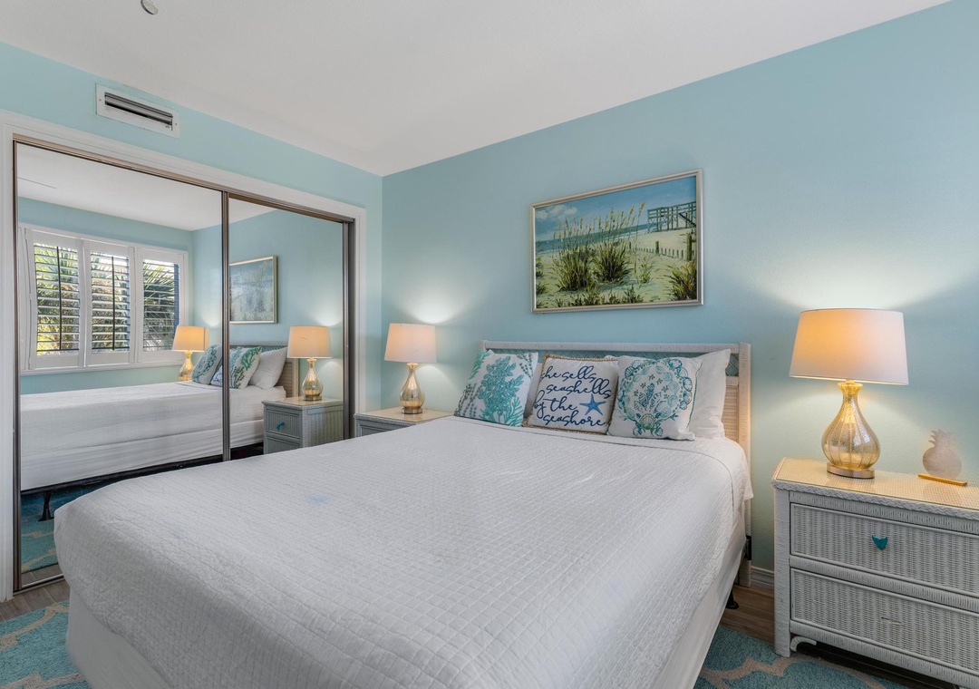 Guest bedroom with queen bed