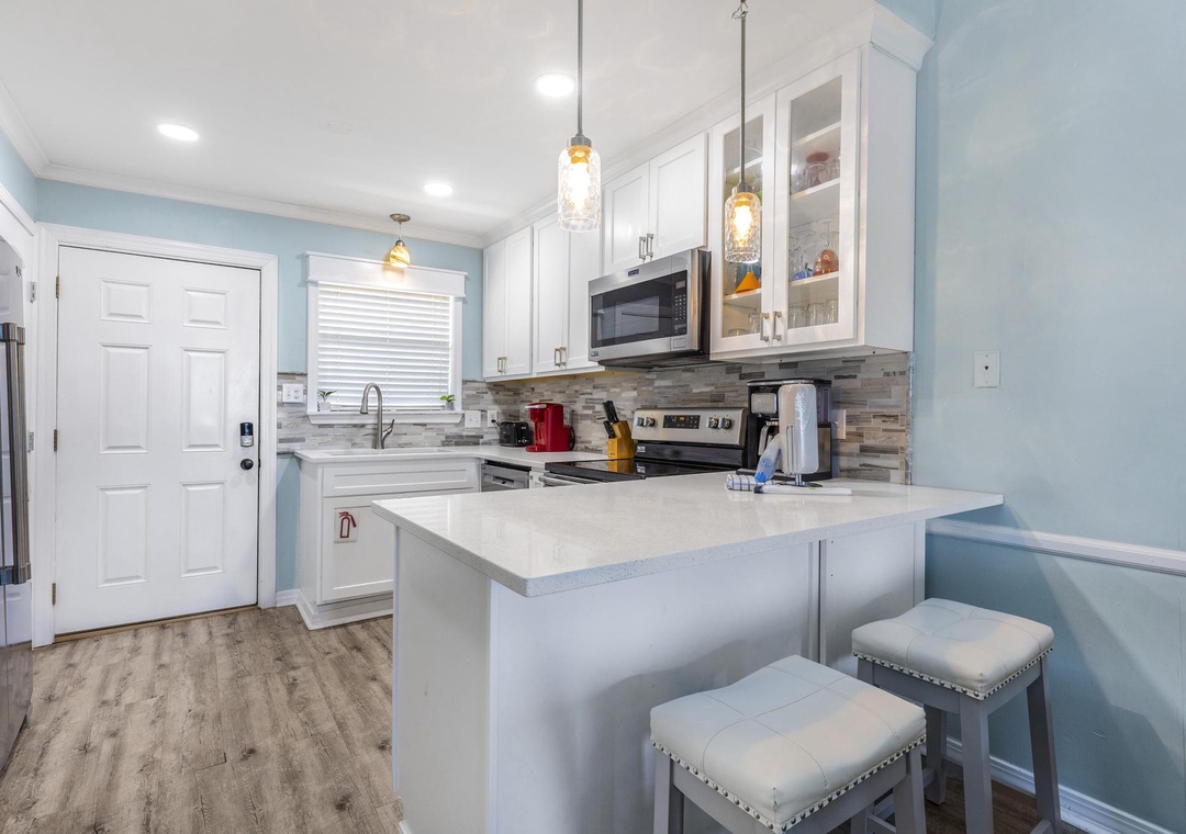 Kitchen with breakfast bar seating