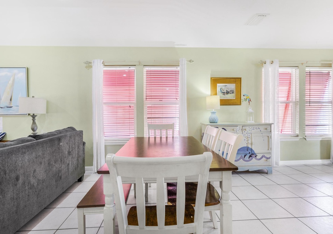 Seating for six at the dining table