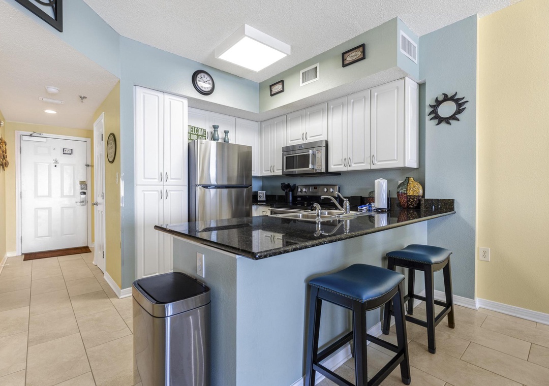 Eat-in kitchen bar seating
