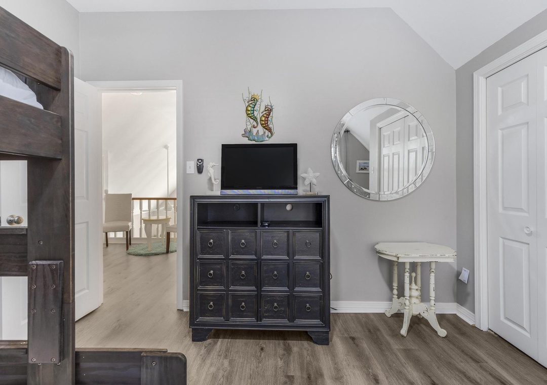 Second floor guest bedroom 2