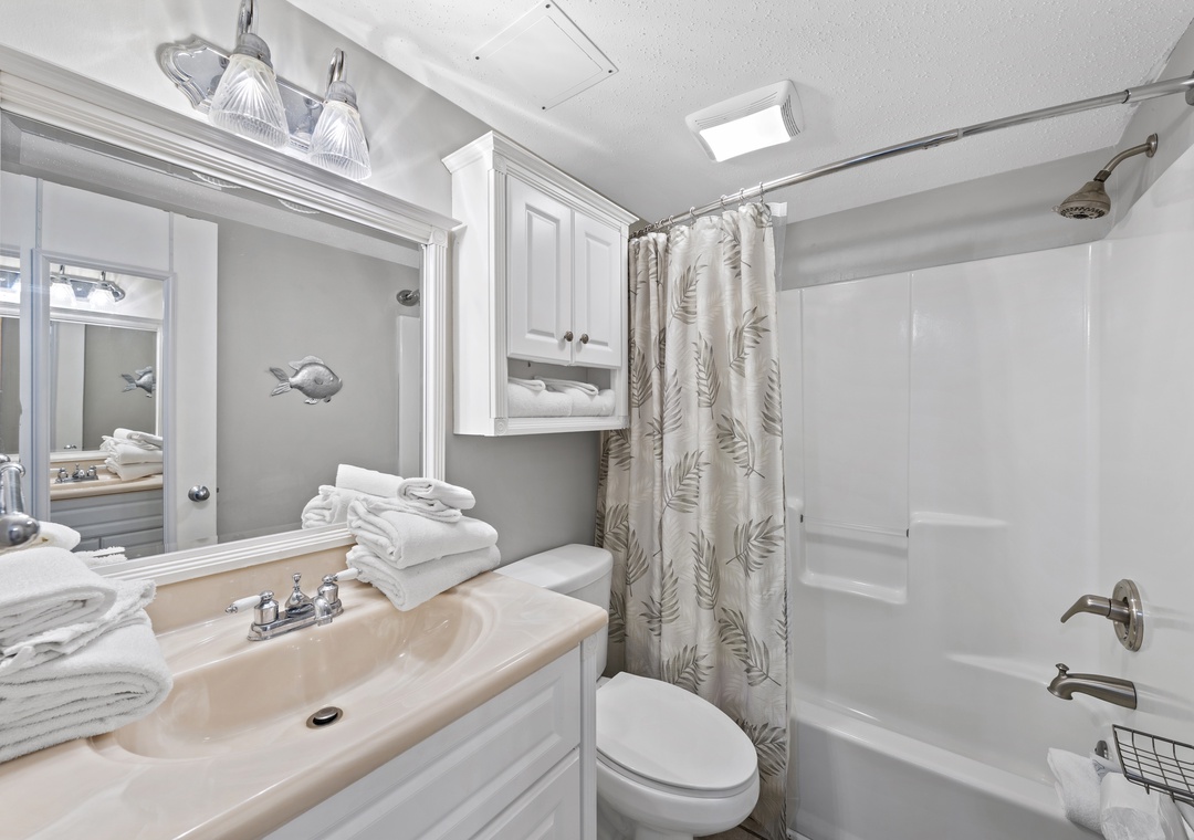 Full bathroom with shower/tub combo