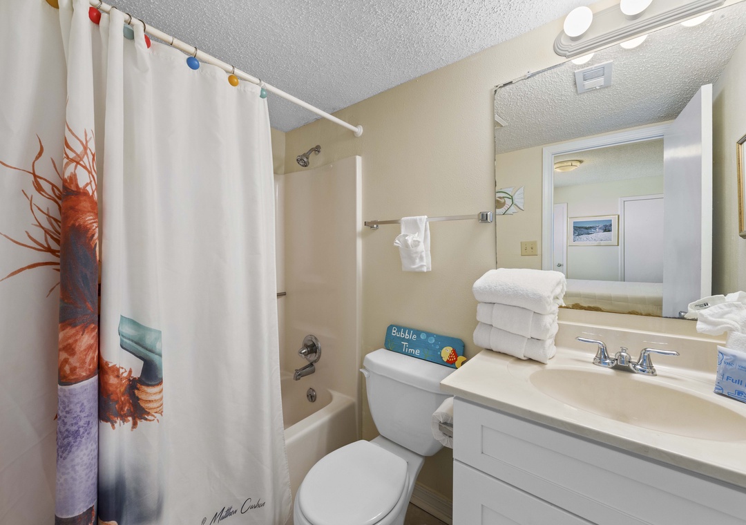 Guest bathroom with shower/tub combo
