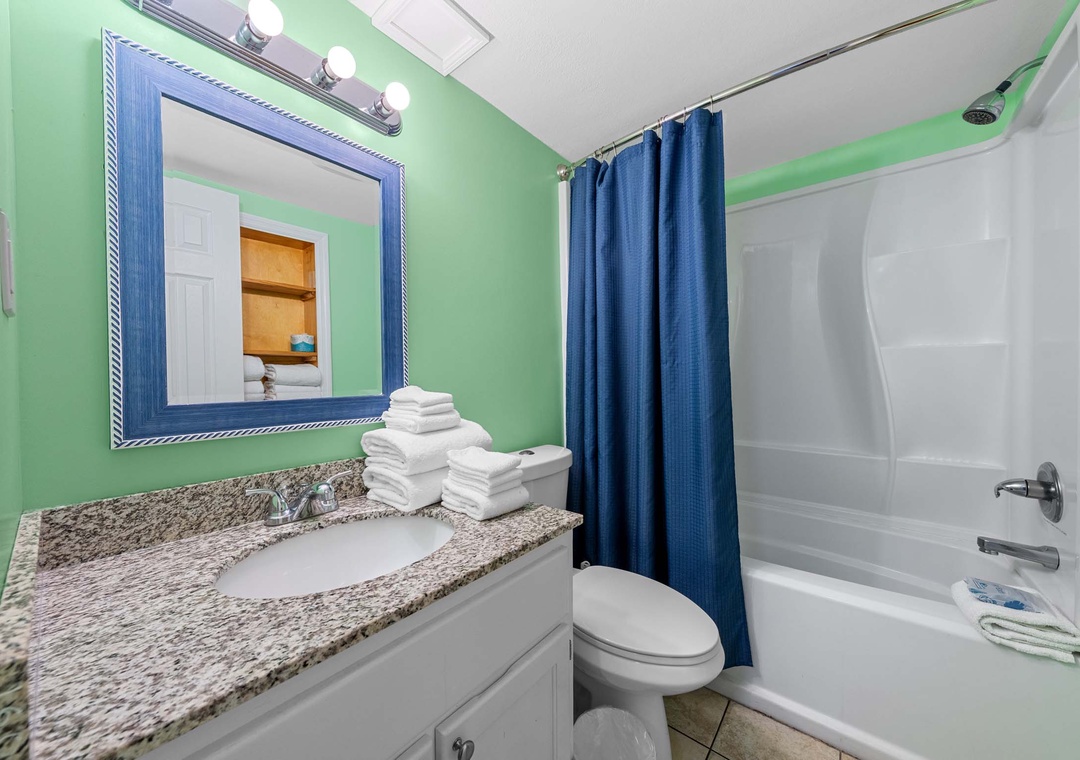 Full bathroom with shower/tub combo