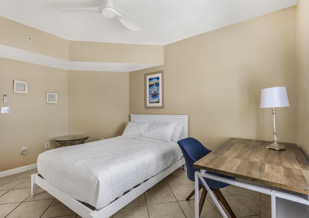 Guest bedroom 2 with queen bed