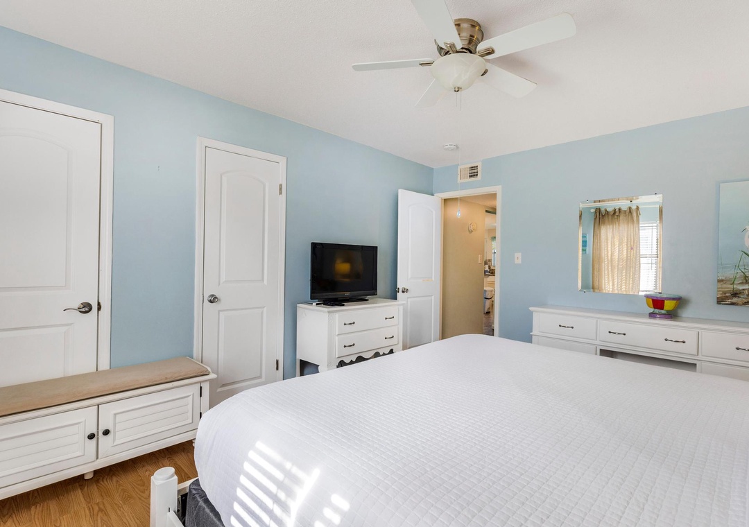 Primary king bedroom with ensuite bathroom