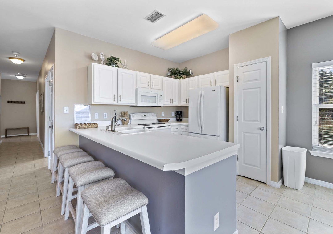 Eat-in kitchen bar seating