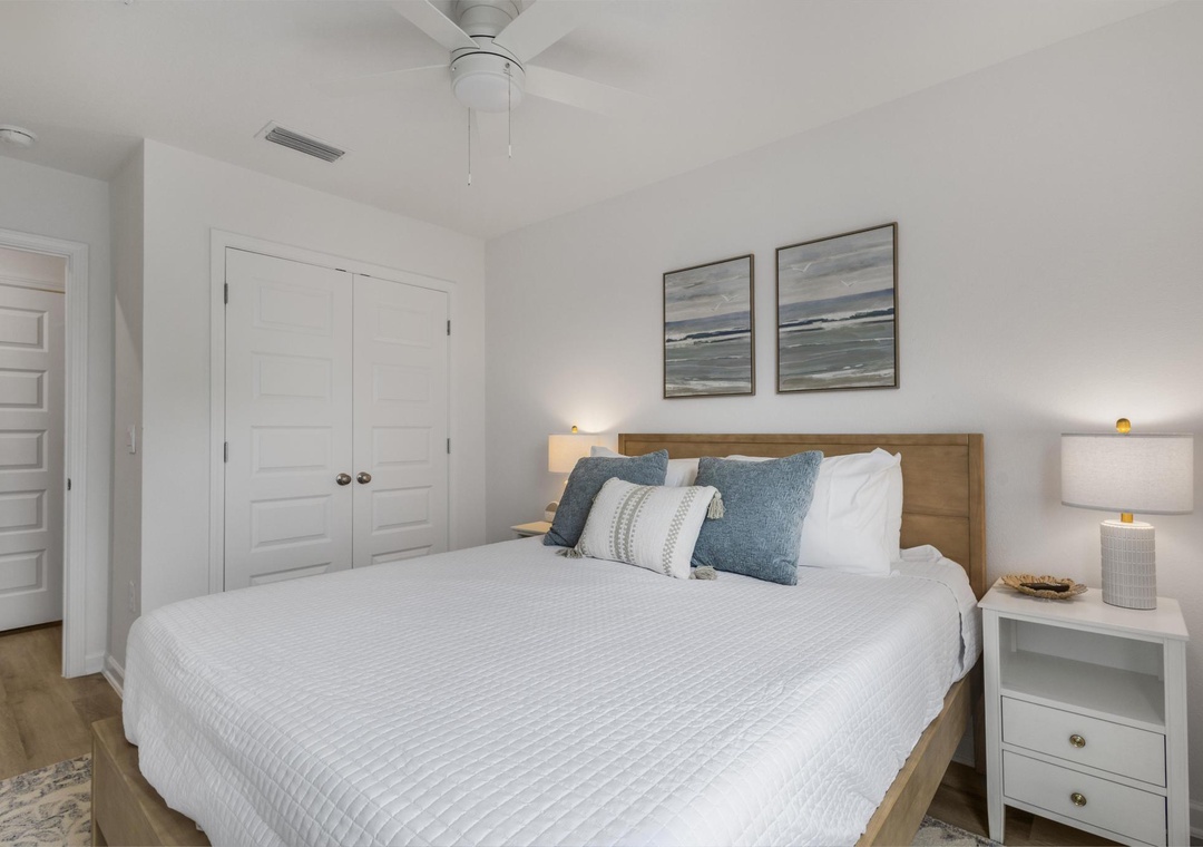Guest bedroom 1 with queen bed