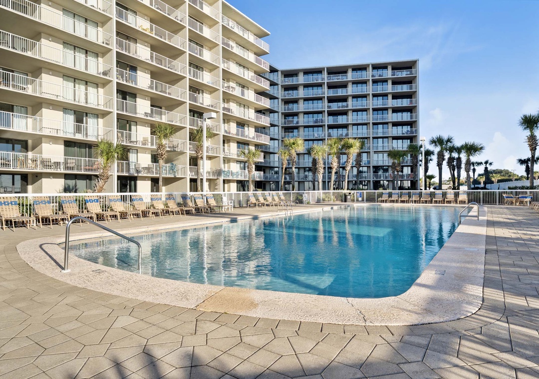 Seaside Beach & Racquet outdoor pool