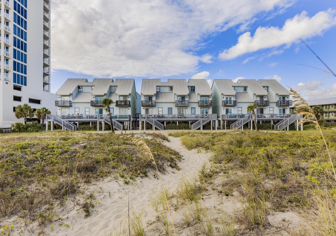 Beachfront Ocean Reef complex