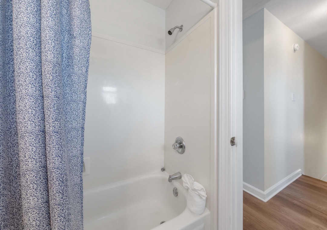 First floor guest bathroom shower/tub combo
