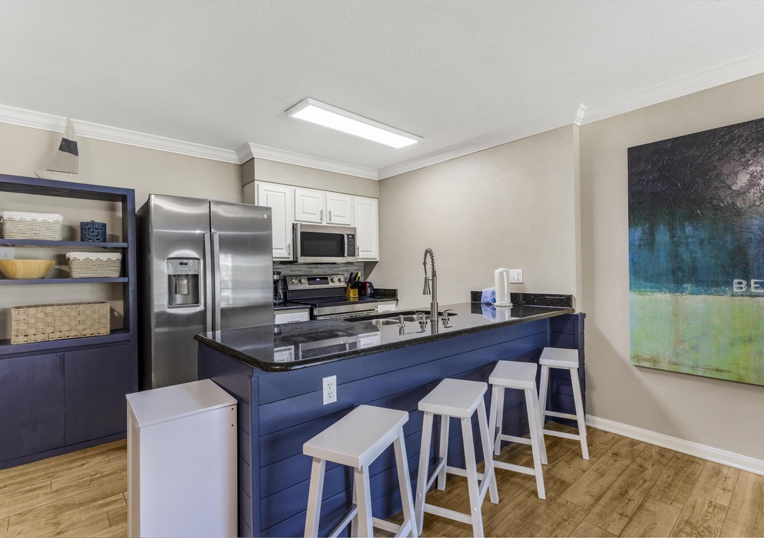 Eat-in kitchen bar seating