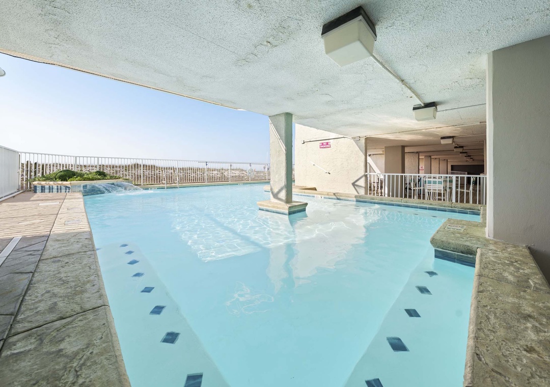 Indoor/outdoor pool