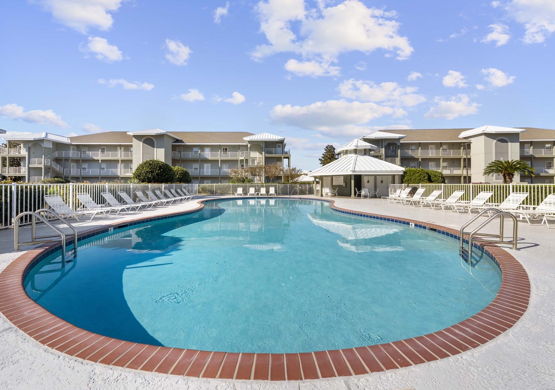 Romar Lakes community pool